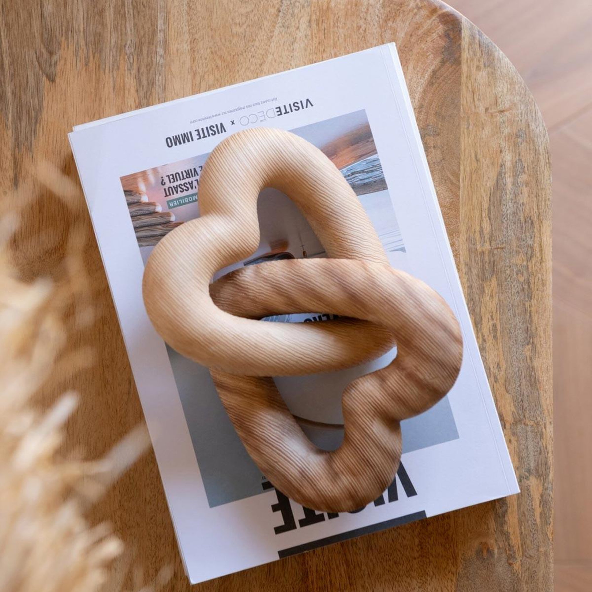 Voir la diapositive 2 : J-LINE Déco cœurs en résine  entrelacés  25cm naturel