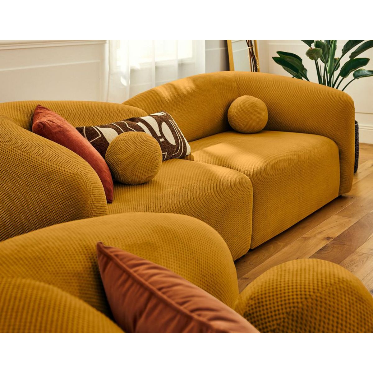 LISA DESIGN Charles - canapé droit 4 places en velours texturé