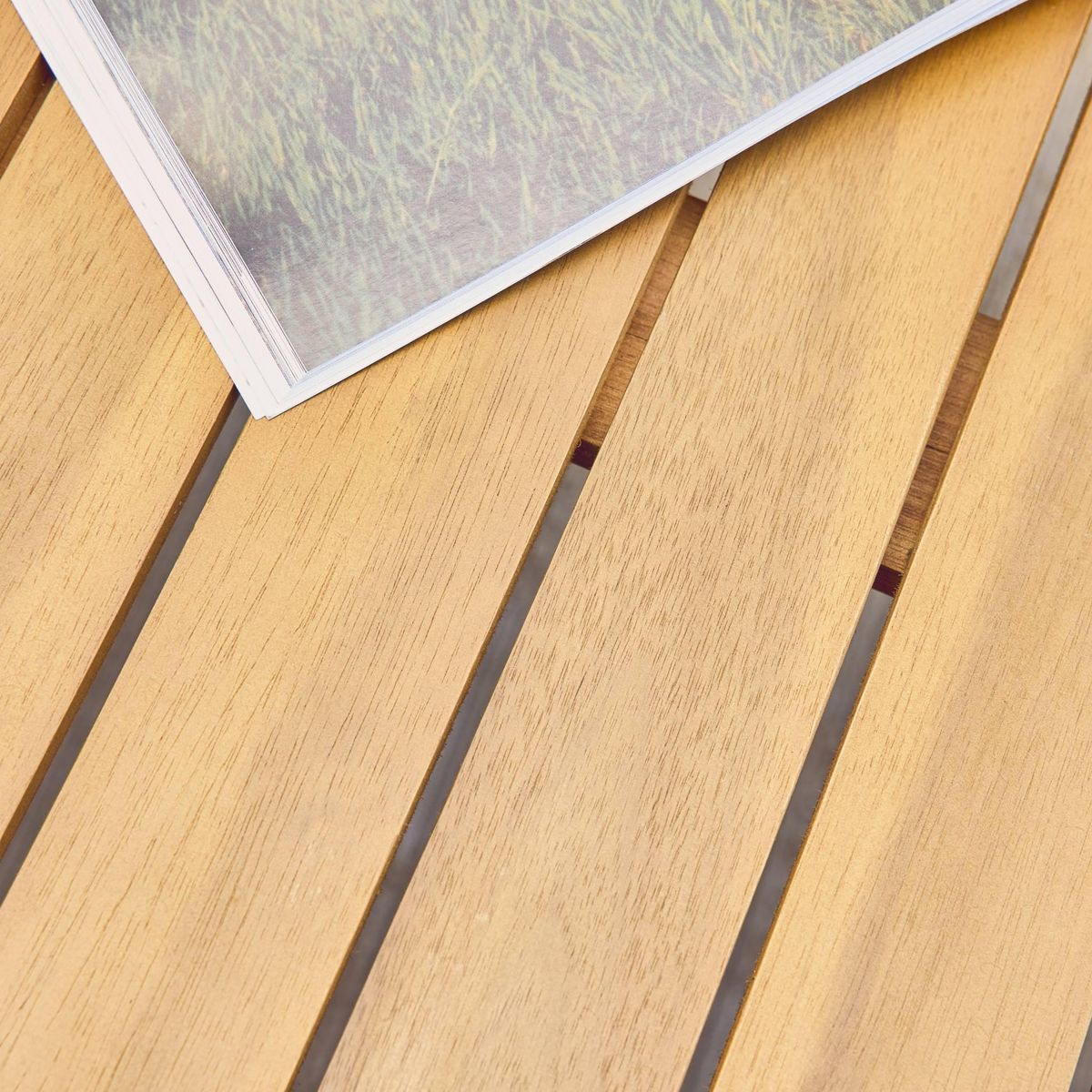 SWEEEK Table de jardin SENORA acacia avec coins arrondis, 8 places, 160 x 90 x 75 cm