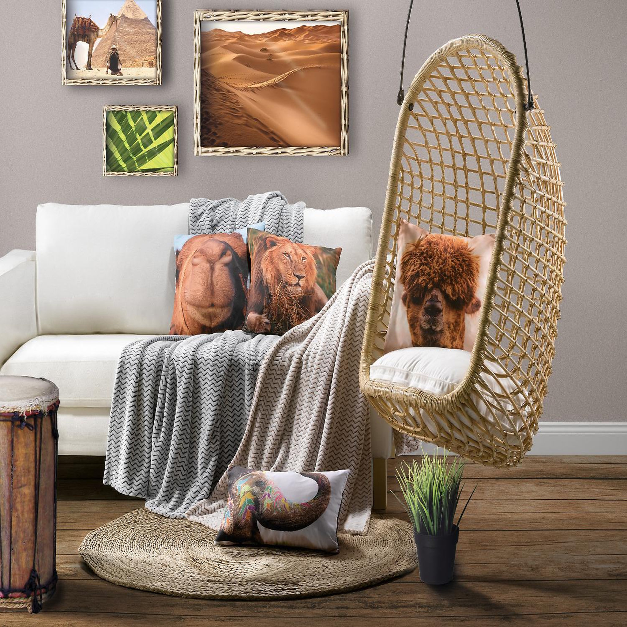 Voir la diapositive 1 : Les Ateliers du Linge Coussin décoratif imprimé en coton avec pompons