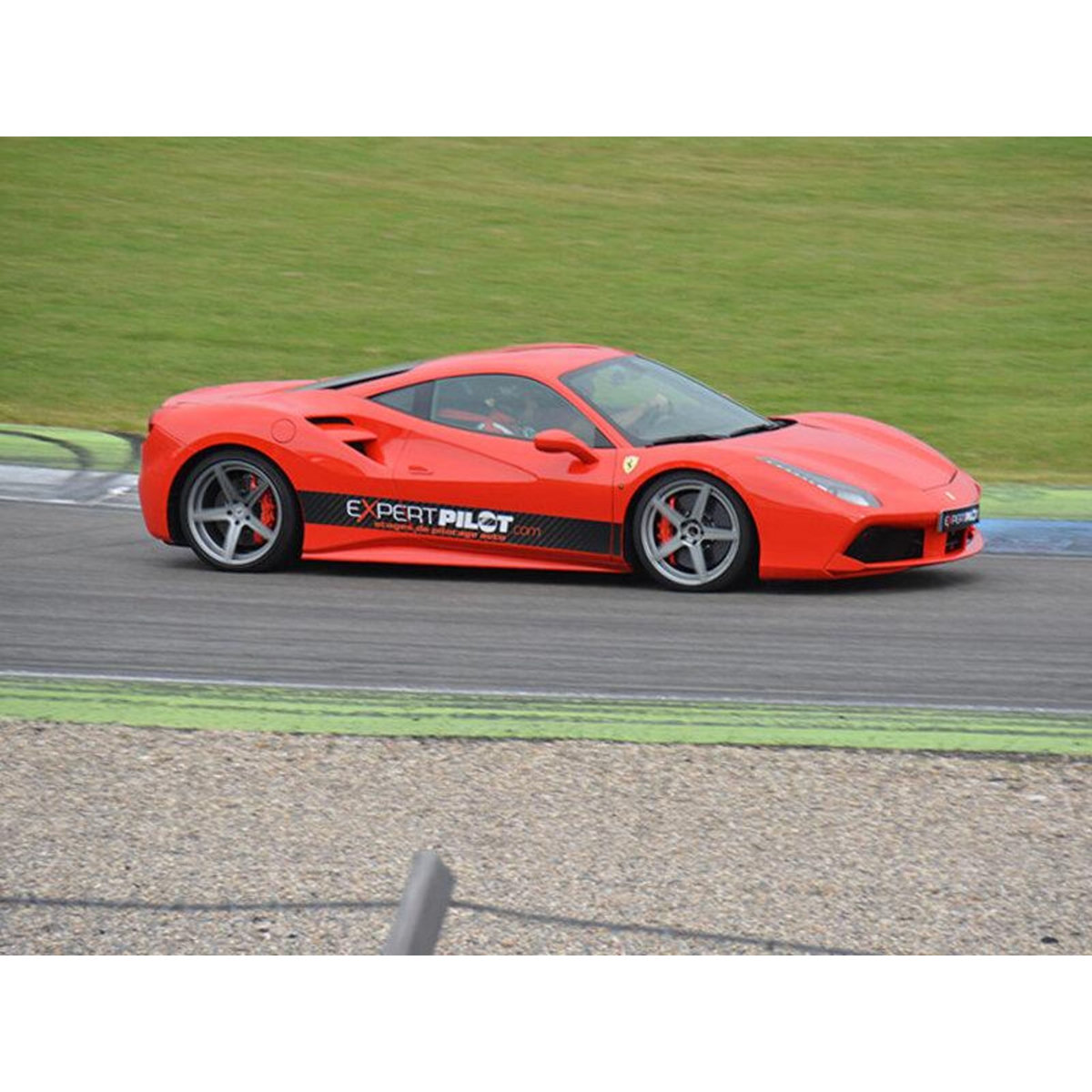 Smartbox Session de pilotage 8 tours en Audi R8 et Ferrari 488 GTB sur le circuit Geoparc - Coffret Cadeau Sport & Aventure