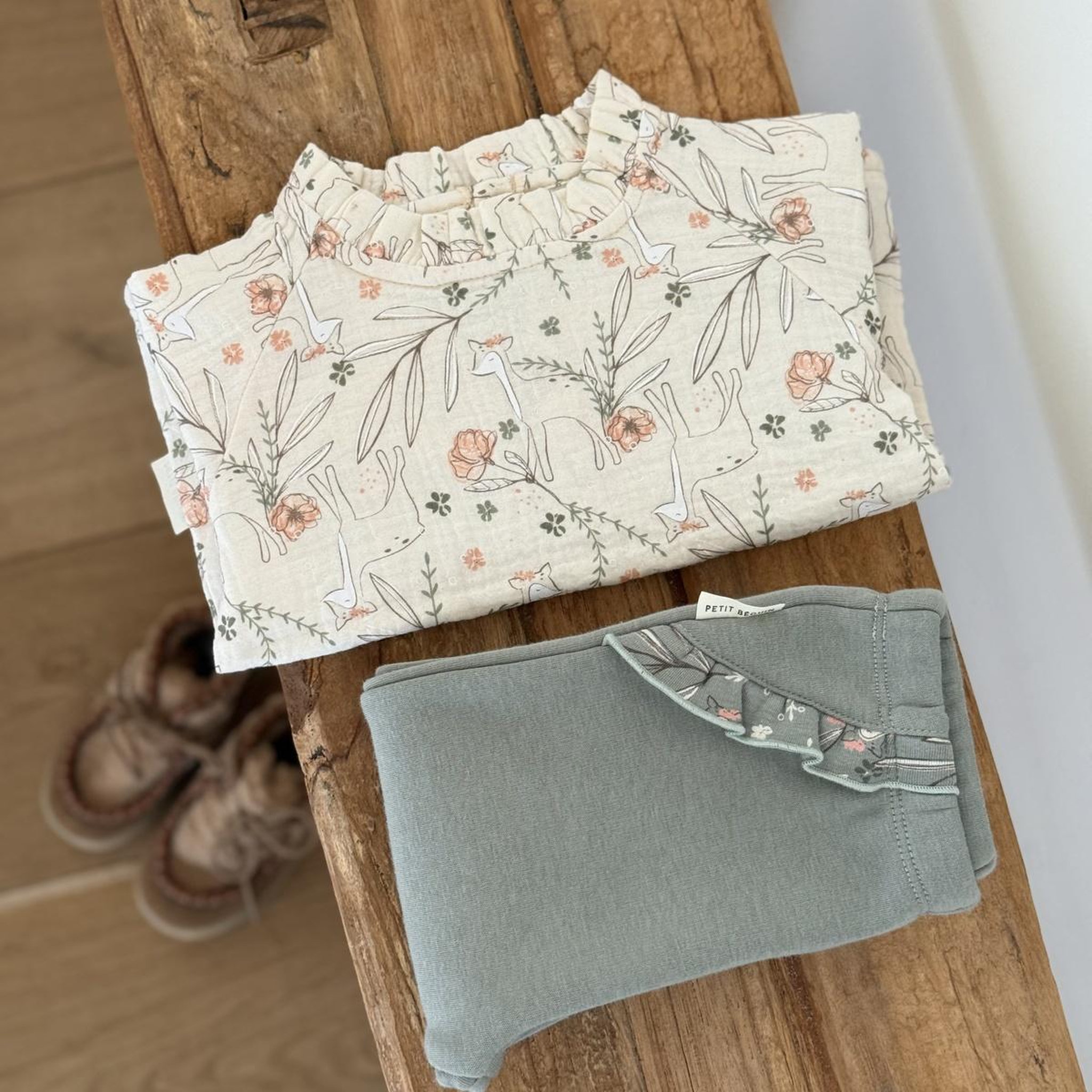 Voir la diapositive 4 : Petit Béguin Blouse enfant en gaze de coton Lison
