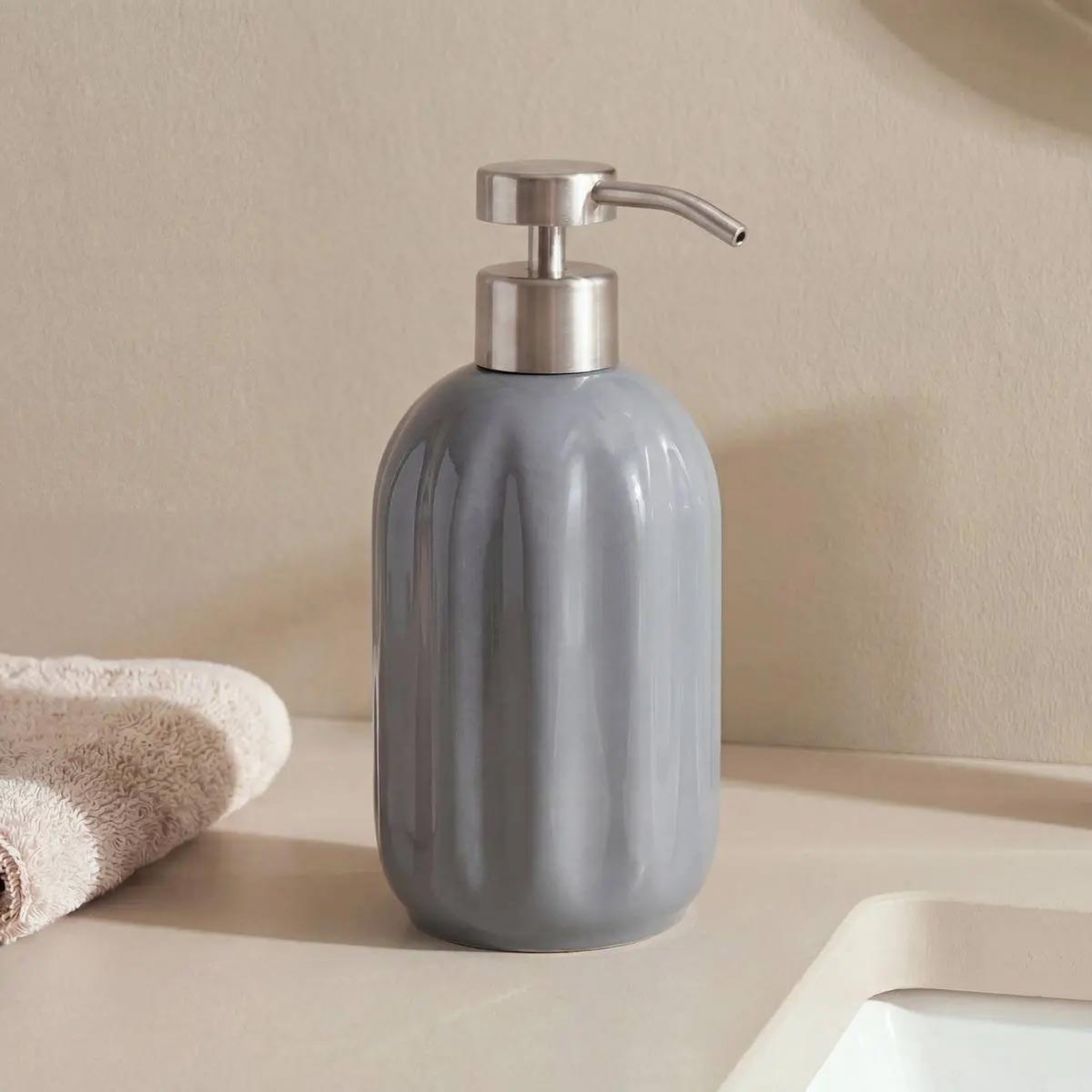 Voir la diapositive 2 : FIVE Distributeur de savon en grès  suny colorama  450ml gris béton