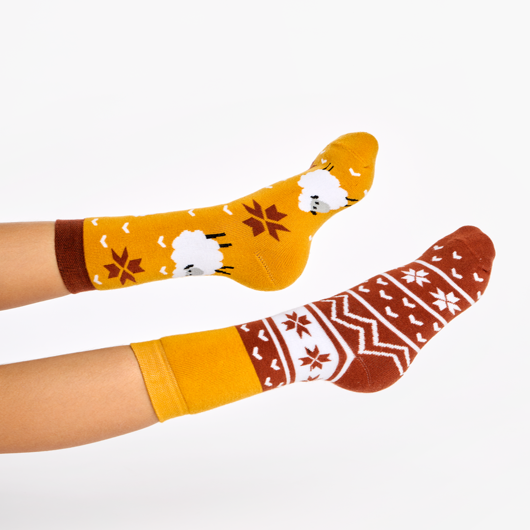 Voir la diapositive 4 : DEDOLES Chaussettes chaudes enfants mouton dans un pull