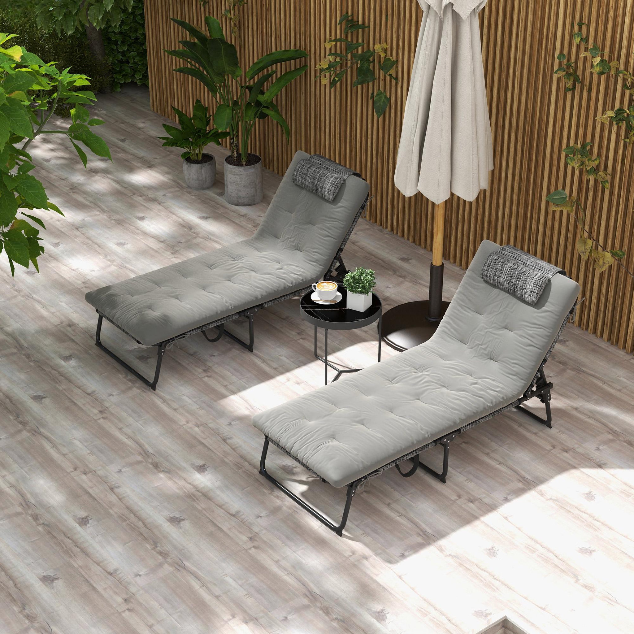 Voir la diapositive 2 : OUTSUNNY Lot de 2 transats bains de soleil pliables inclinables - tétière, matelas épais - métal tissu gris