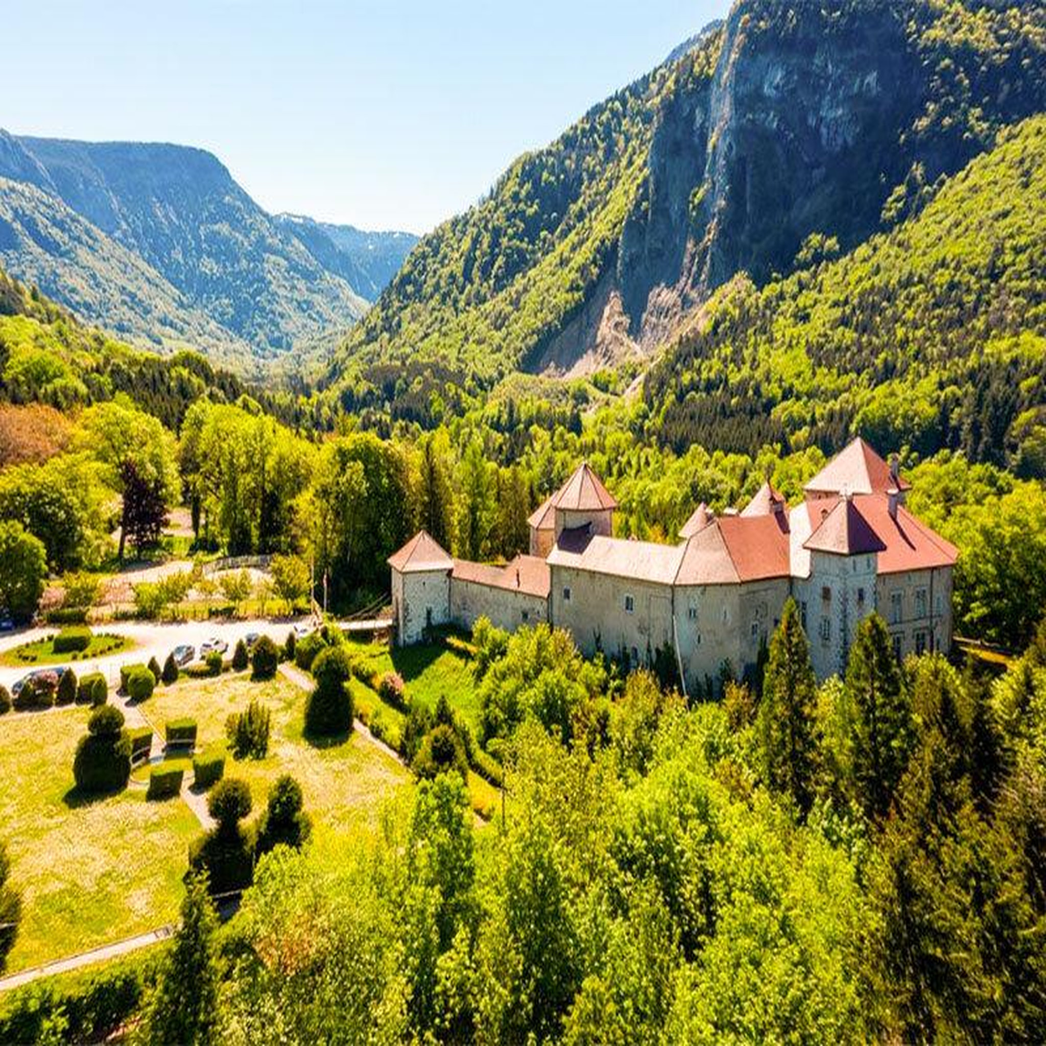 Voir la diapositive 4 : Smartbox 2 jours en suite dans un château 4* près d'annecy - coffret cadeau séjour