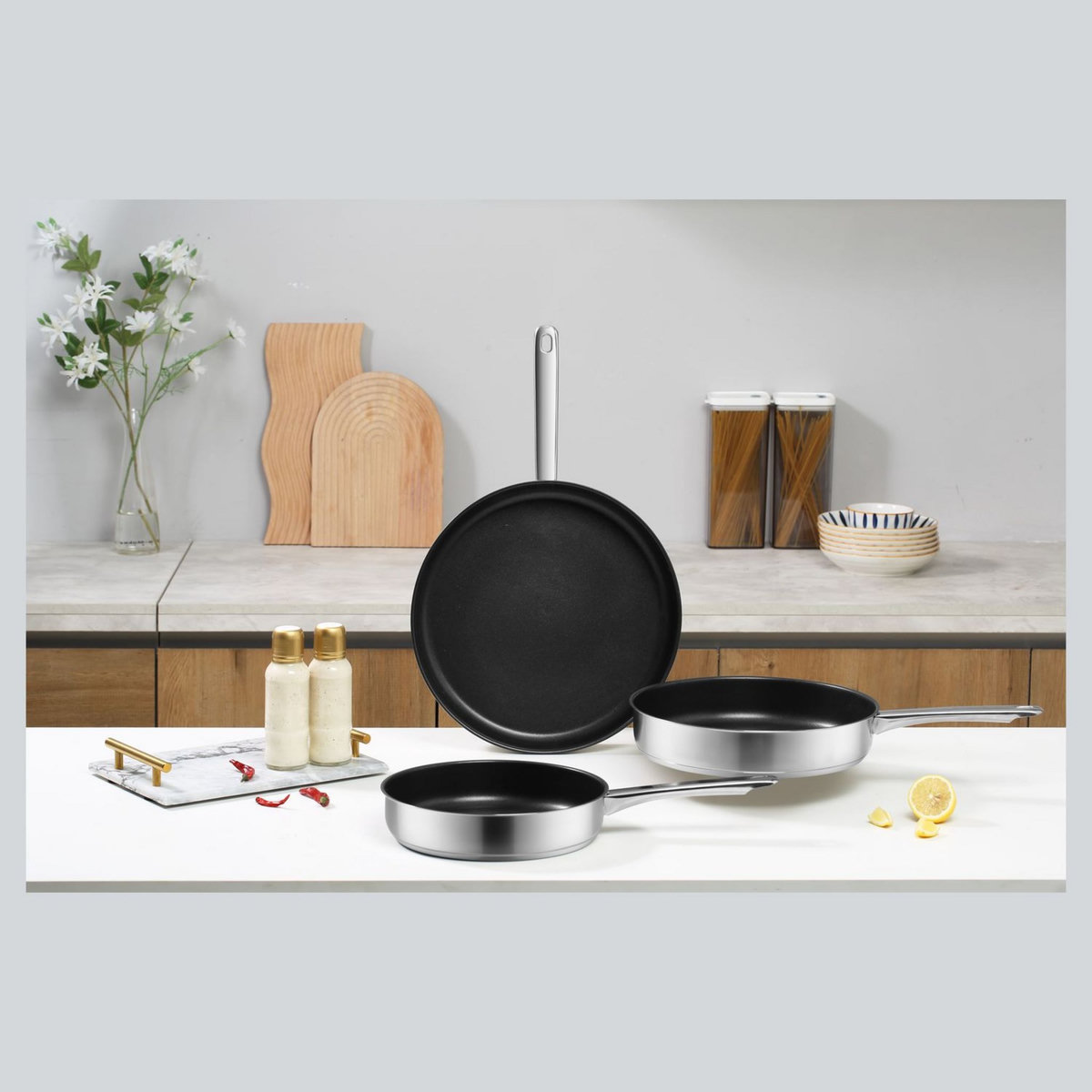 LOT 3 POELES INOX TFI 24-28-32 24-28-32 CM