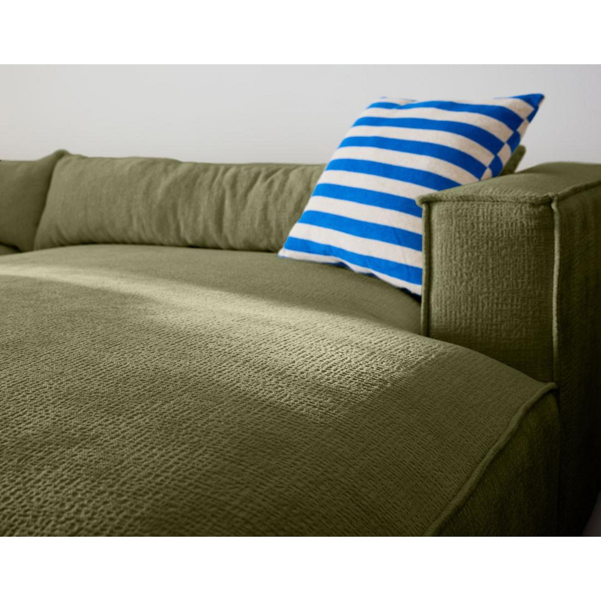LISA DESIGN Ela - canapé d'angle droit 4 places - en tissu velours relief