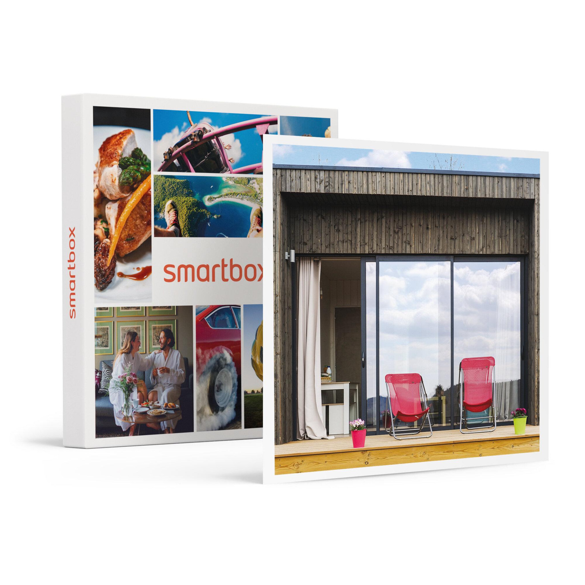 Voir la diapositive 1 : Smartbox Séjour en famille de 2 jours en mini maison en bois avec sauna près de Clermont Ferrand - Coffret Cadeau Séjour