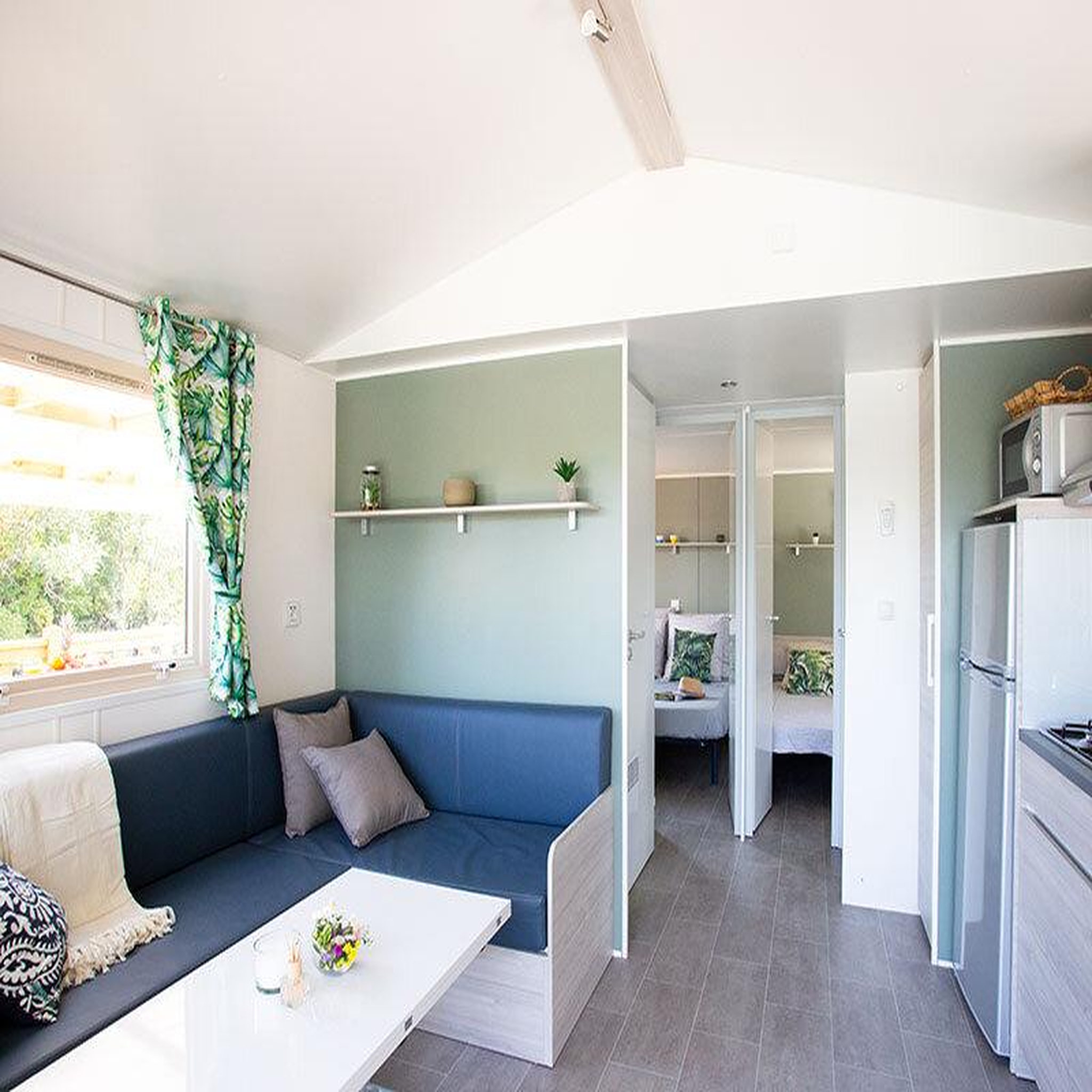 Voir la diapositive 2 : Smartbox Séjour insolite de 2 jours en lodge sur un étang près de melun - coffret cadeau séjour