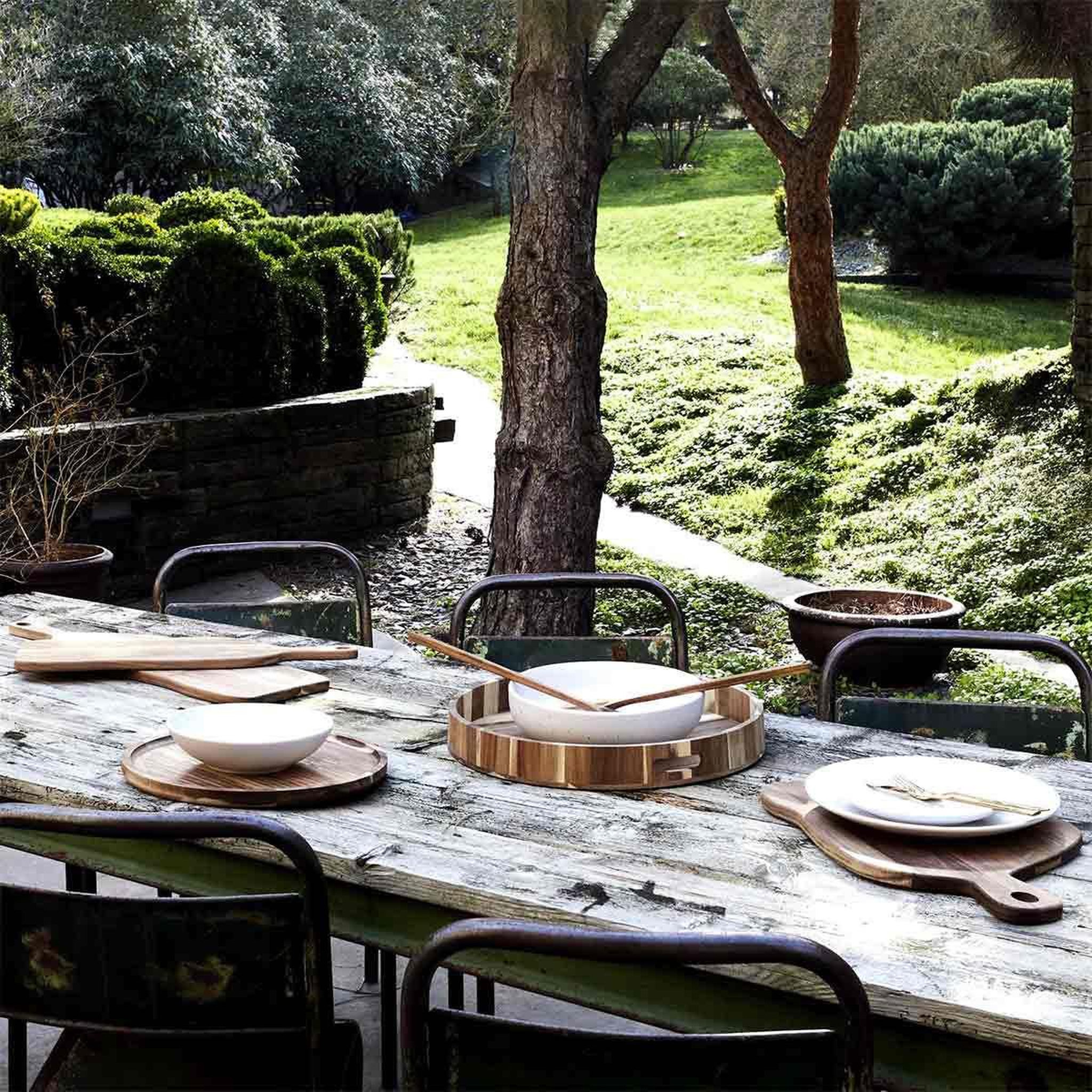 Voir la diapositive 5 : The Home Deco Factory Plateau de service design  acacia  40cm marron