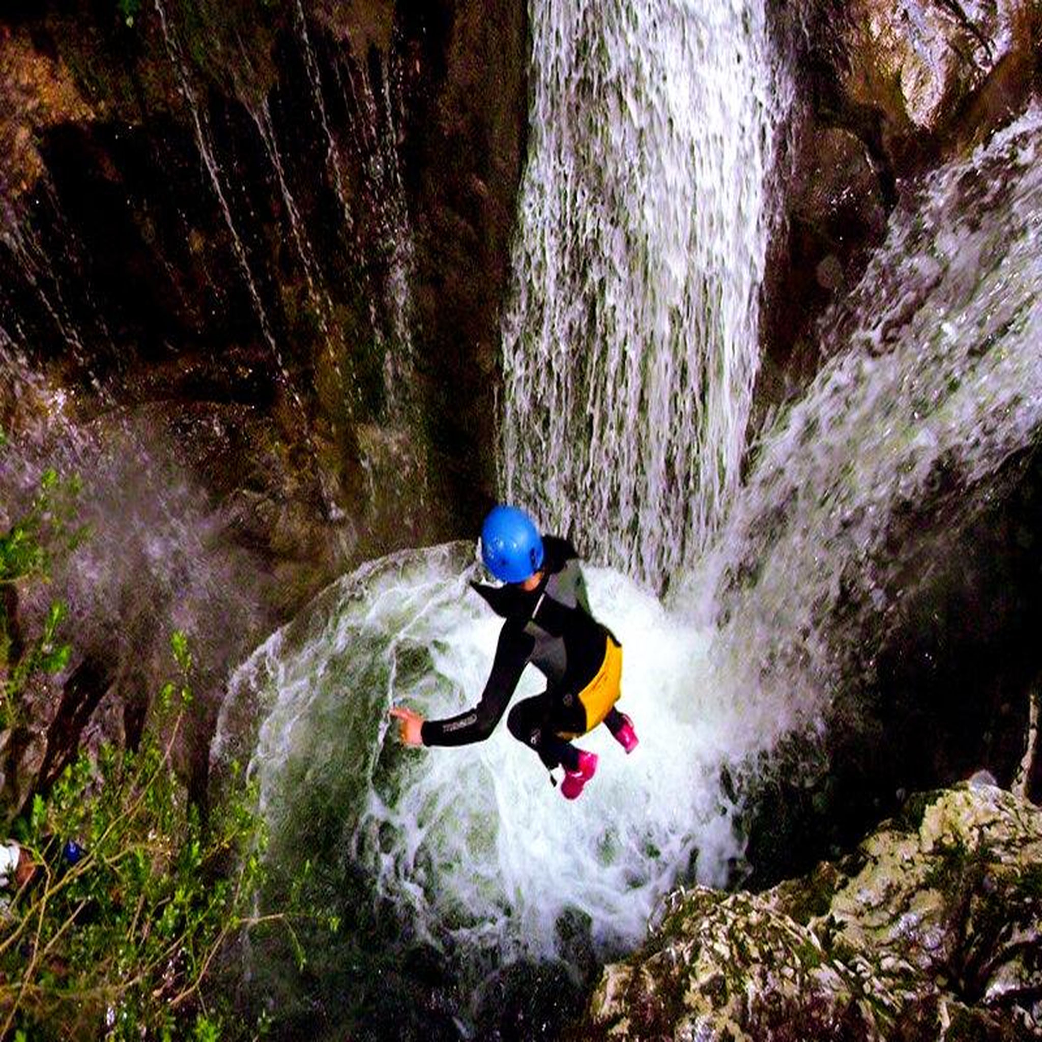 Voir la diapositive 2 : Smartbox 4h30 de canyoning pour 2 personnes avec photos près de grenoble - coffret cadeau sport & aventure