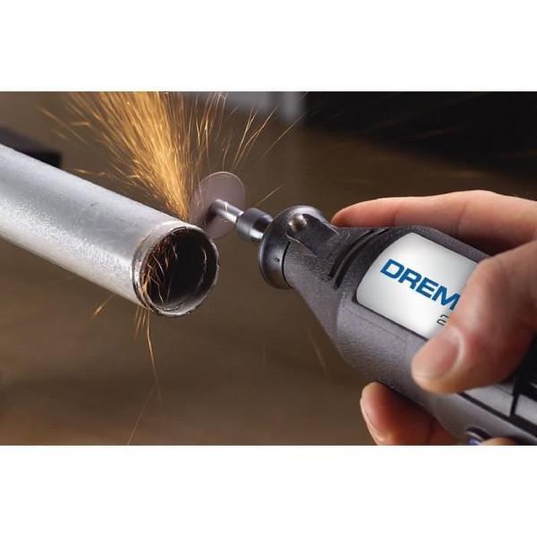 Voir la diapositive 4 : Dremel Coffret 69 accessoires dremel 688 - assortiment de 68 disques a tronçonner dans un coffret pratique