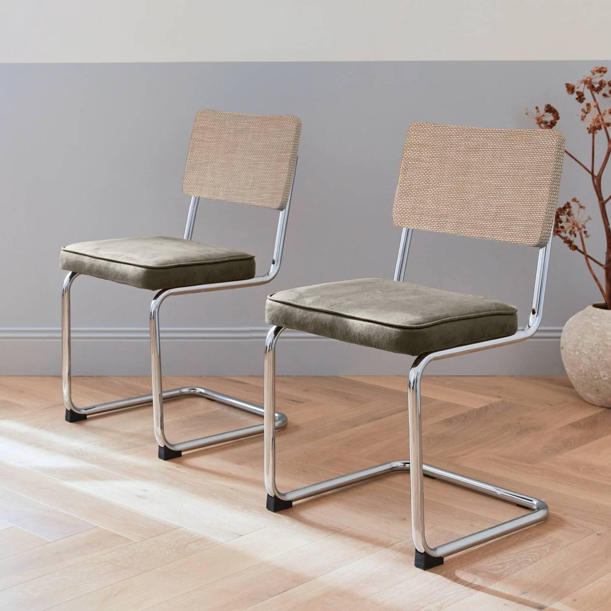 SWEEEK 2 chaises cantilever - Maja - tissu kaki et résine effet rotin. 46 x 54.5 x 84.5cm