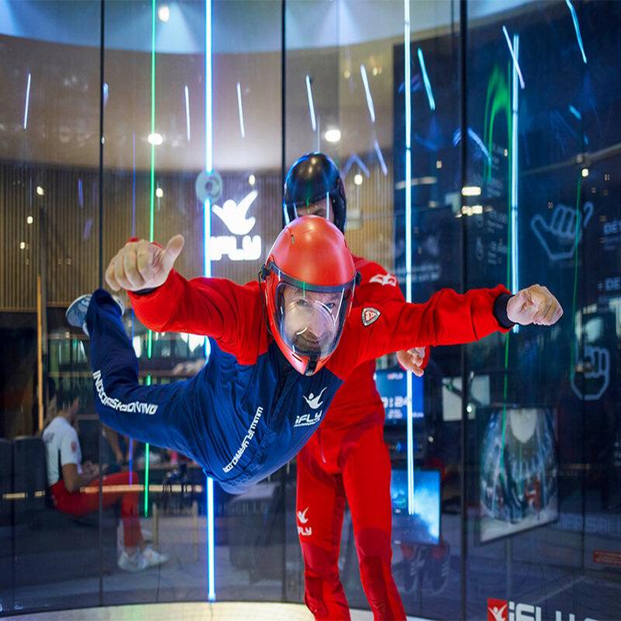 Voir la diapositive 2 : Smartbox 2 vols en chute libre indoor avec ifly aix-marseille pour 2 personnes - coffret cadeau sport & aventure