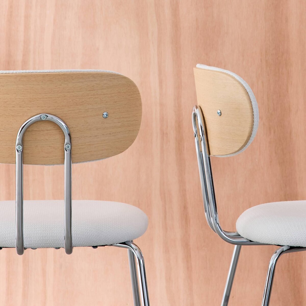 SWEEEK 2 chaises décor bois courbé teinté chêne et tissu déperlant blanc. pieds métal chromé - L 45 x P 55 x H 80cm - Erin