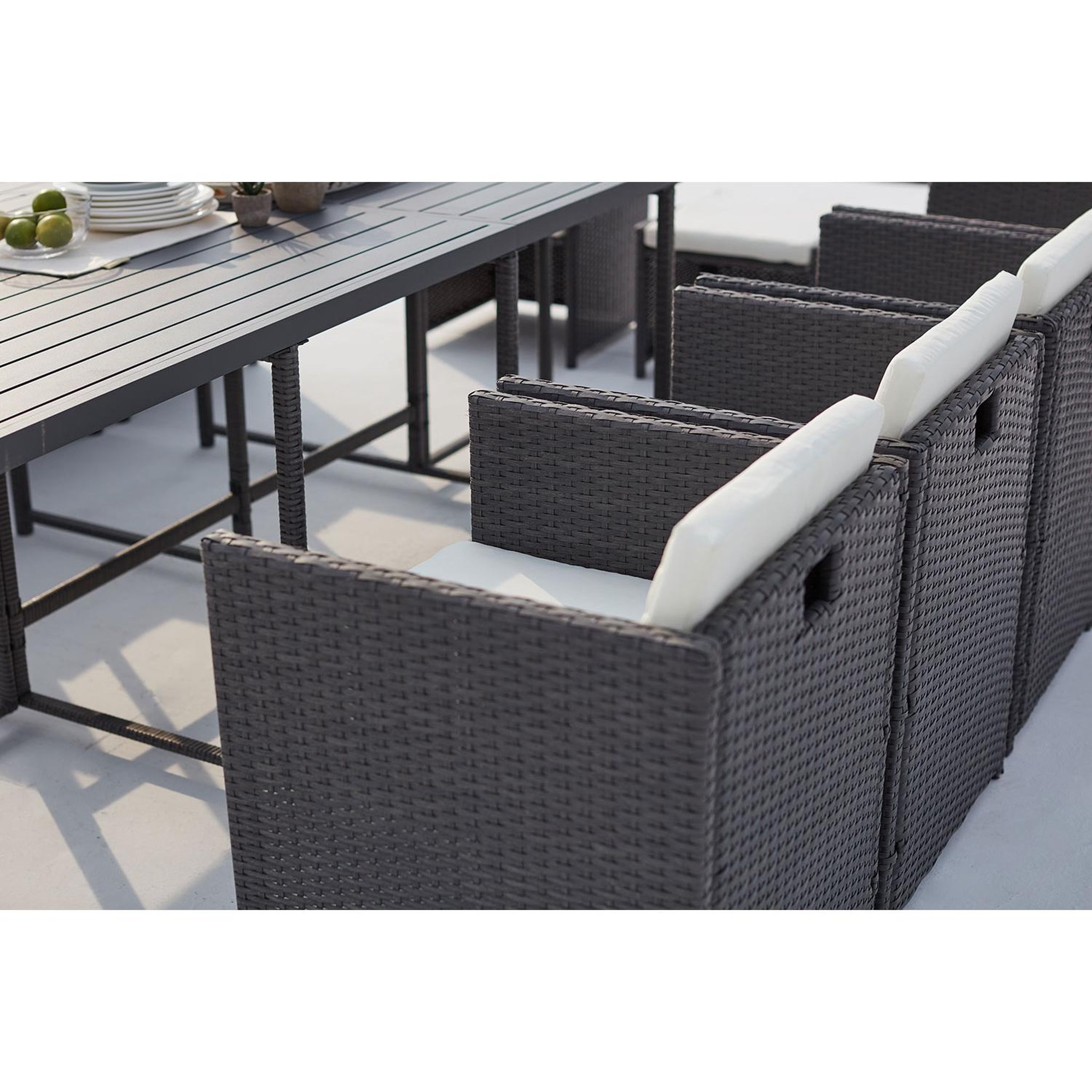 Voir la diapositive 4 : CONCEPT USINE Table et chaise 12 places encastrables alu résine gris-blanc sunset