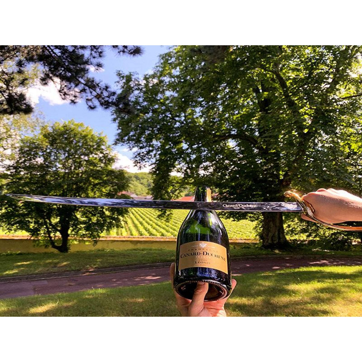 Smartbox Initiation au sabrage de champagne avec dégustation et visite de cave près de Reims - Coffret Cadeau Gastronomie