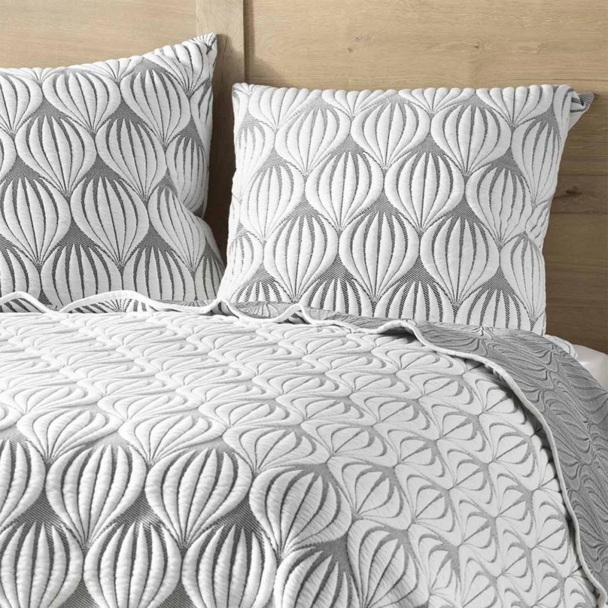 Douceur d'Intérieur Couvre-lit 2 personnes matelassé 220x240 + taies jersey microfibre Faustine