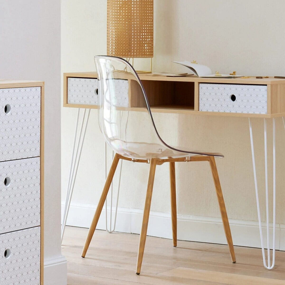 ATMOSPHERA Lot de 4 chaises de séjour salle à manger transparentes MAHAUT