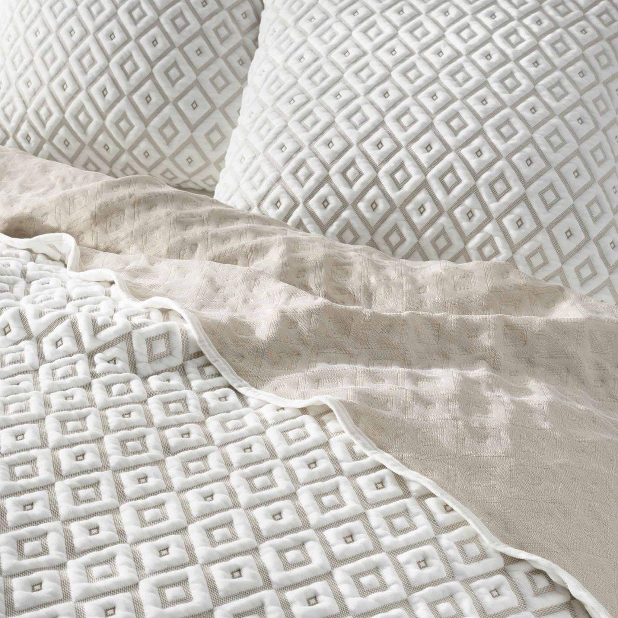 Voir la diapositive 2 : Douceur d'Intérieur Couvre-lit & 2 housses de coussin  joana  240x260cm naturel
