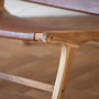 Voir la diapositive 3 : Rendez vous déco Fauteuil  en teck et cuir lisse marron-Kuna