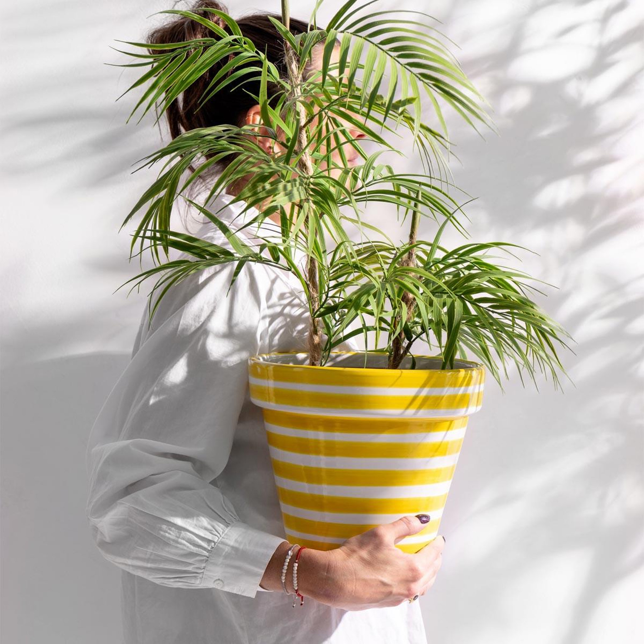 Voir la diapositive 4 : J-LINE Pot avec soucoupe en céramique  granada rayure  27cm jaune