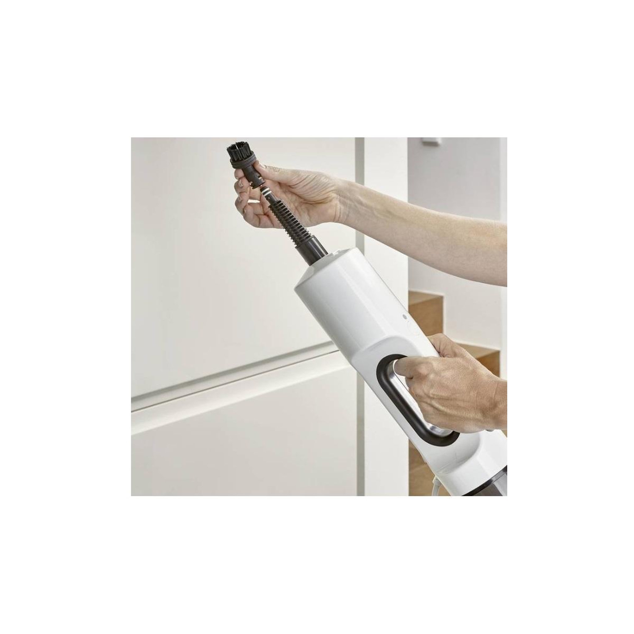 Voir la diapositive 6 : SEVERIN Nettoyeur balai 1500w blanc/noir - sc7142