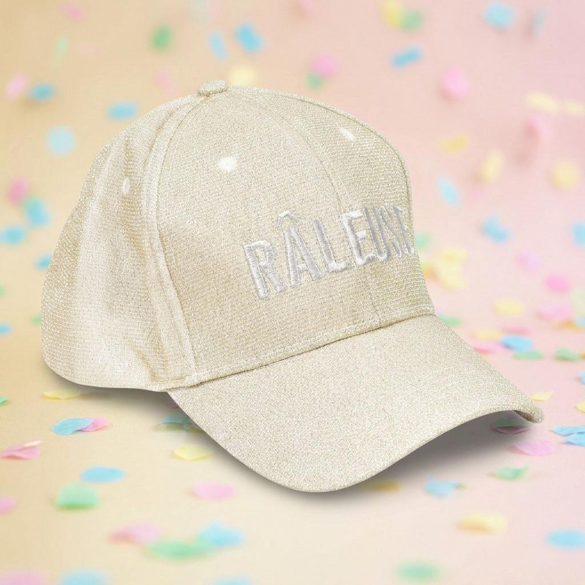 Voir la diapositive 4 : OZABI OZABI Lot 2 Casquettes Pailletées Femme – Message Brodé Fantaisie Humoristique