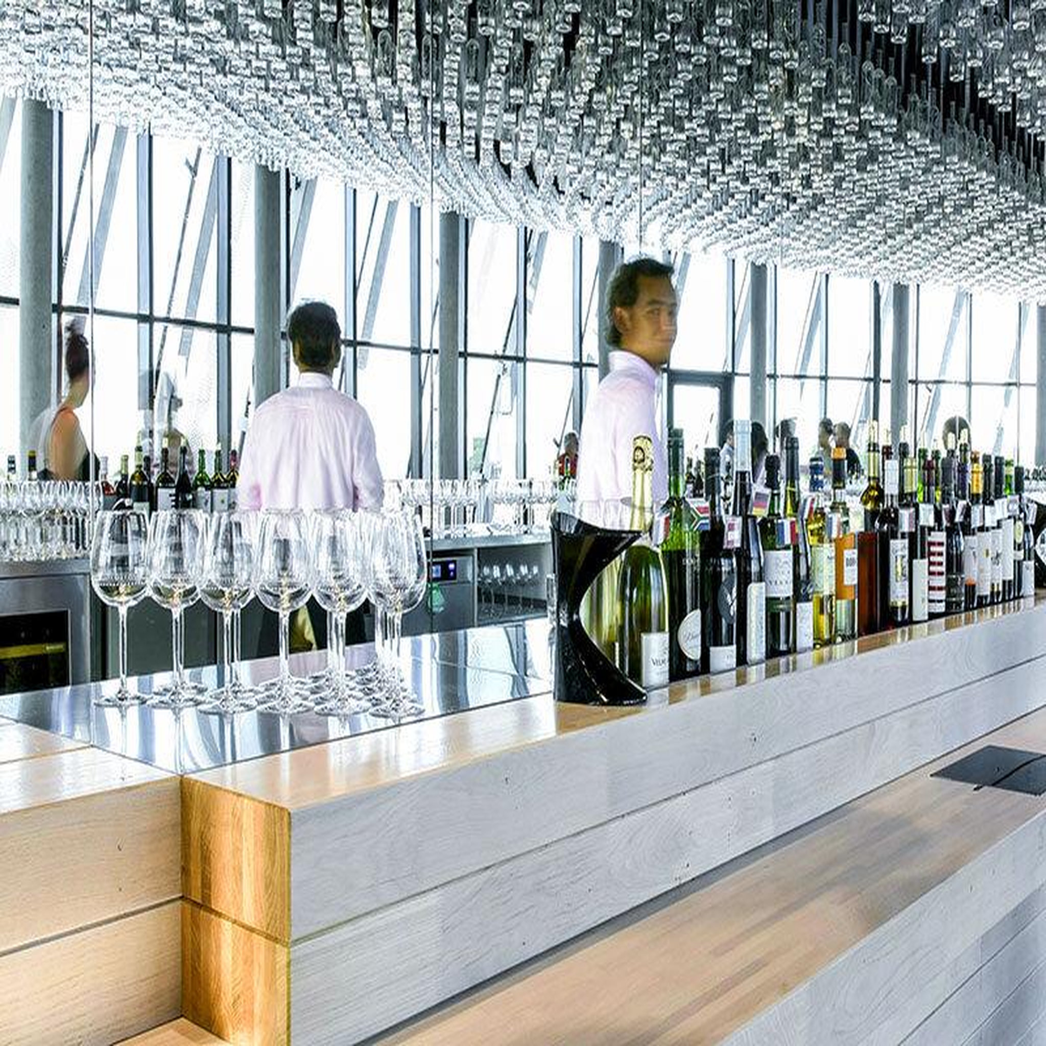 Voir la diapositive 4 : Smartbox Visite culturelle à Bordeaux : 2 billets adulte coupe-file pour la Cité du Vin - Coffret Cadeau Sport & Aventure
