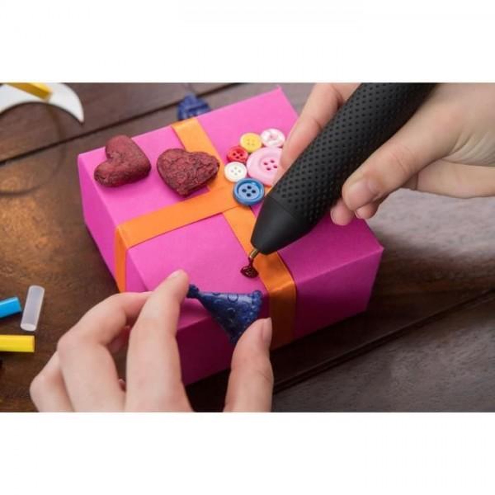 Voir la diapositive 3 : BOSCH Pistolet a colle sans fil Bosch - Gluey Cupcake Pink - 20 bâtonnets de colle inclus