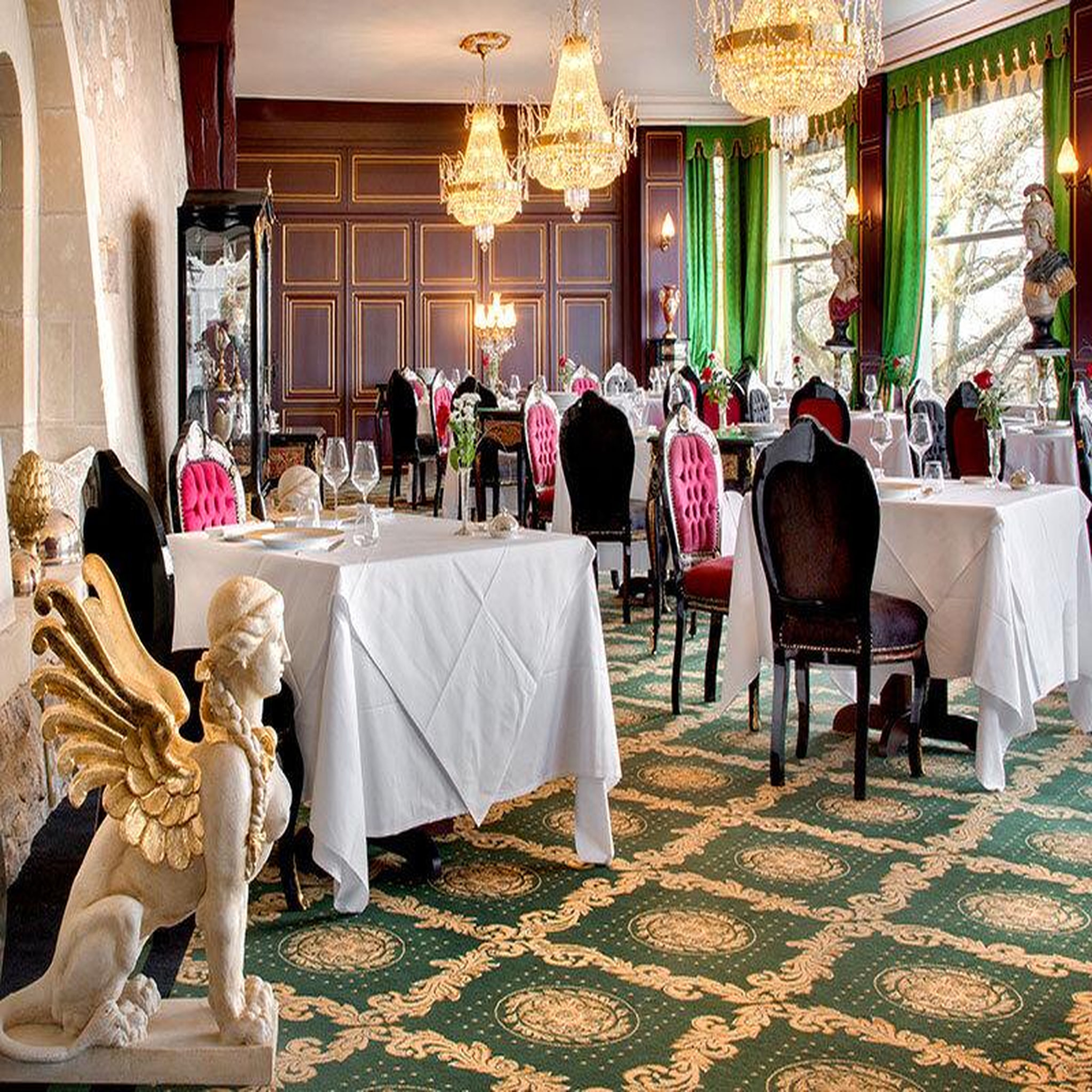 Voir la diapositive 2 : Smartbox 3 jours d'exception en château 4* avec dîner gastronomique entre angers et saumur en haute saison - coffret cadeau séjour