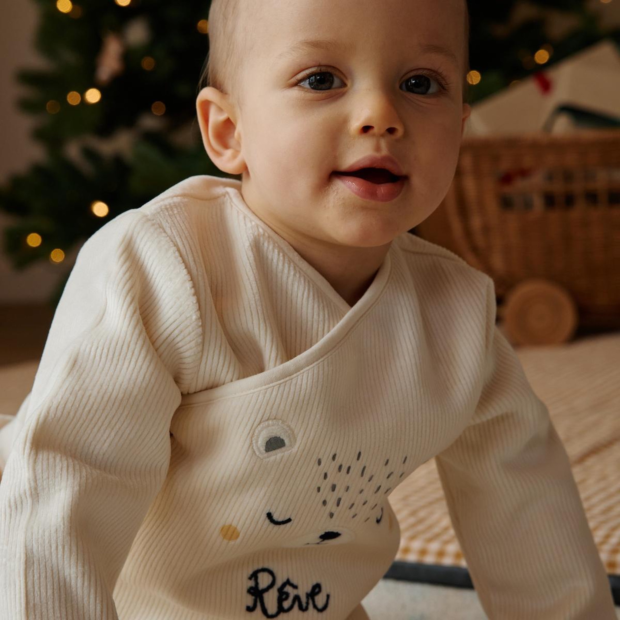 Voir la diapositive 6 : PETIT BEGUIN Ensemble bébé gilet croisé et pantalon en velours Flocon