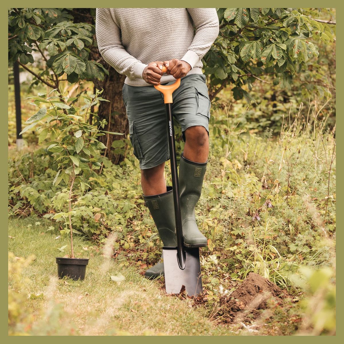 FISKARS Bêche à bord droit - Manche métal - 117cm