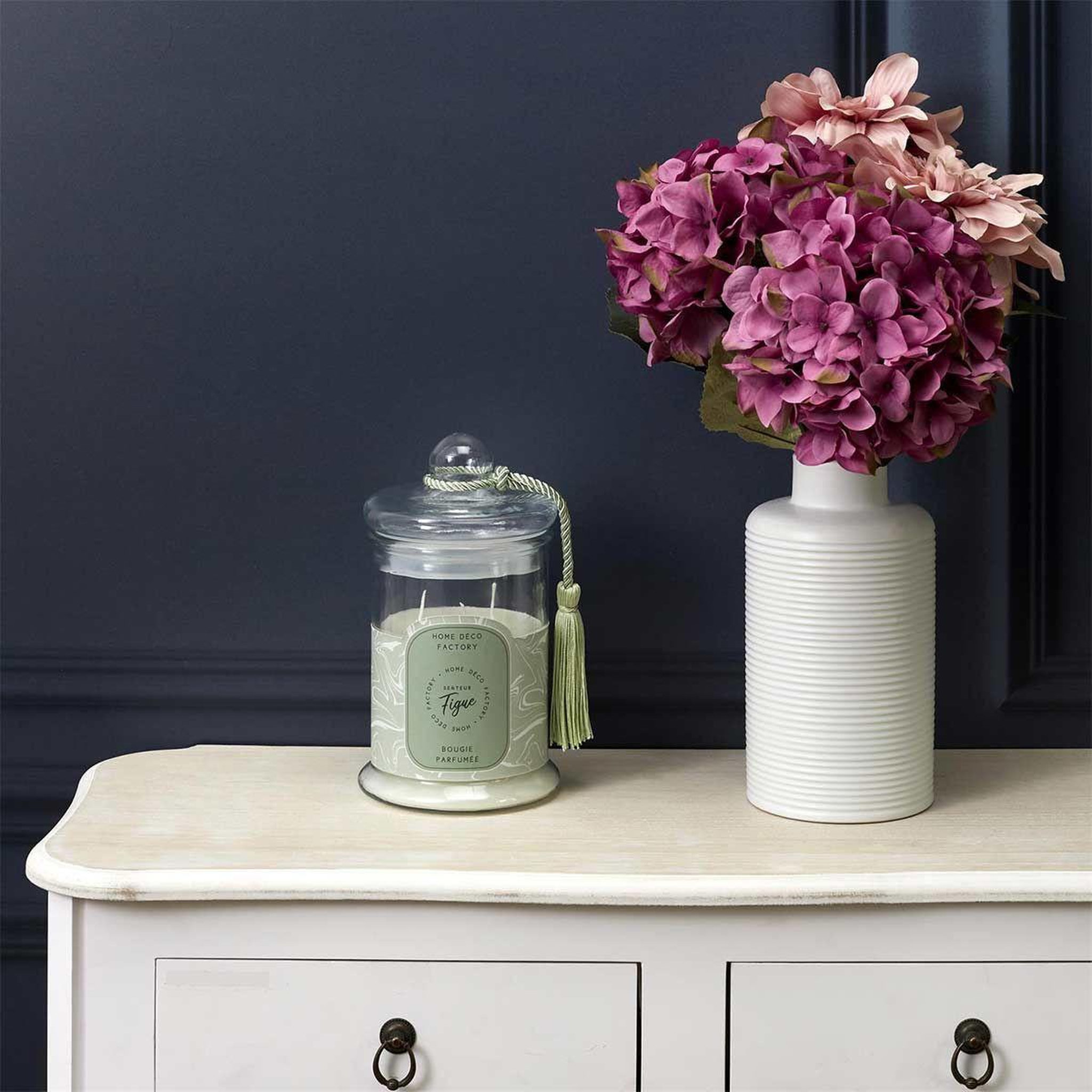 Voir la diapositive 3 : The Home Deco Factory Bougie parfumée en verre  bonbonnière  23cm figue