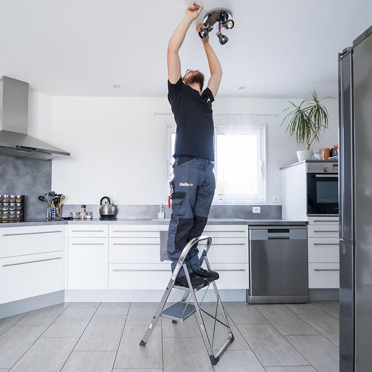 HAILO Marche pied 3 marches pliable antidérapant en acier Hailo K20