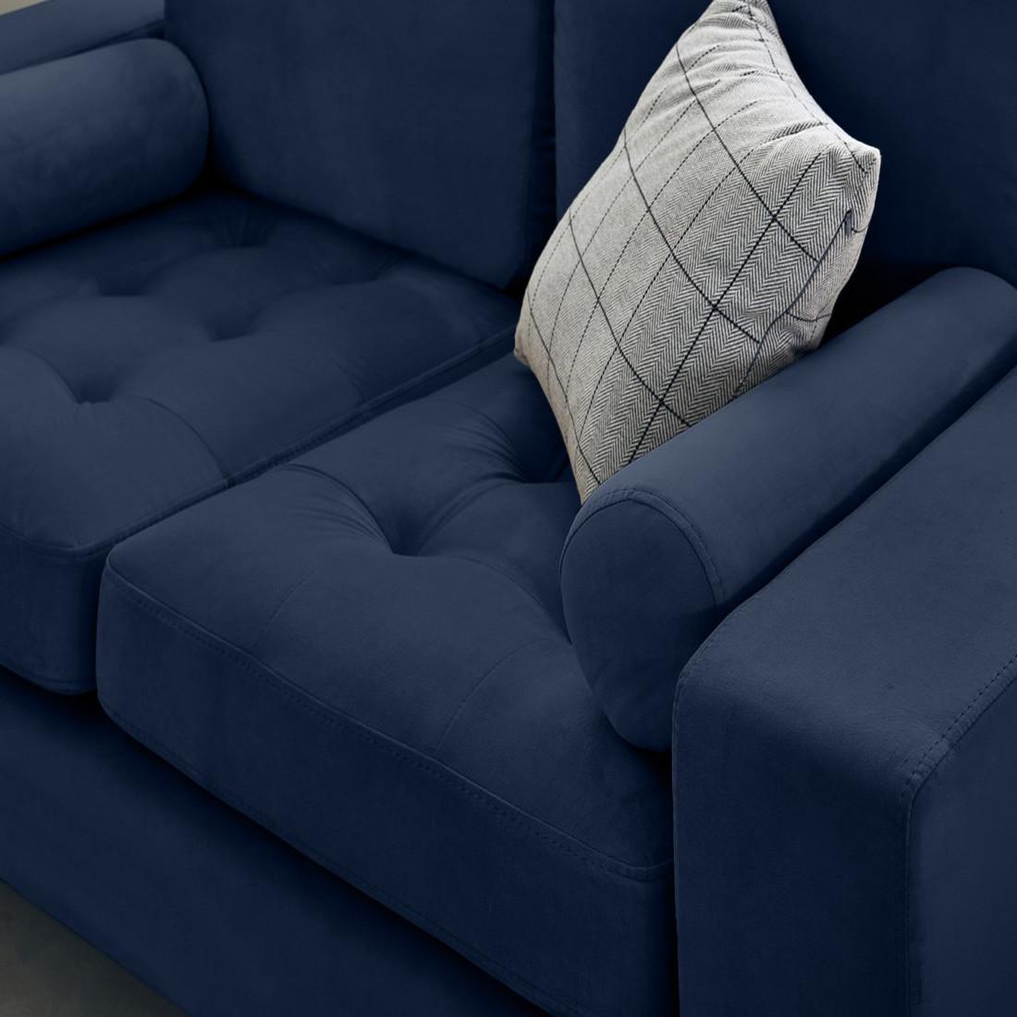 Voir la diapositive 3 : LISA DESIGN Isaure - canapé droit 2 places en velours