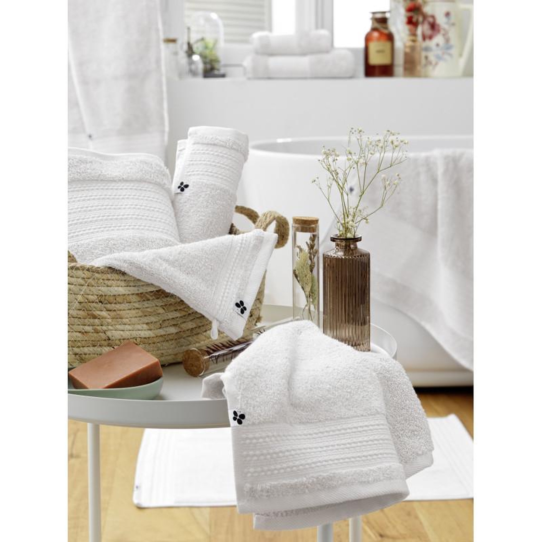 Voir la diapositive 4 : L EFFET PAPILLON Lot de 2 gants de toilette  Garance  15 x 21 cm / 100% Coton Bio / 600 gr/m² l'Effet Papillon -  - Lot de 2 Gants de toilette 15 x 21 cm