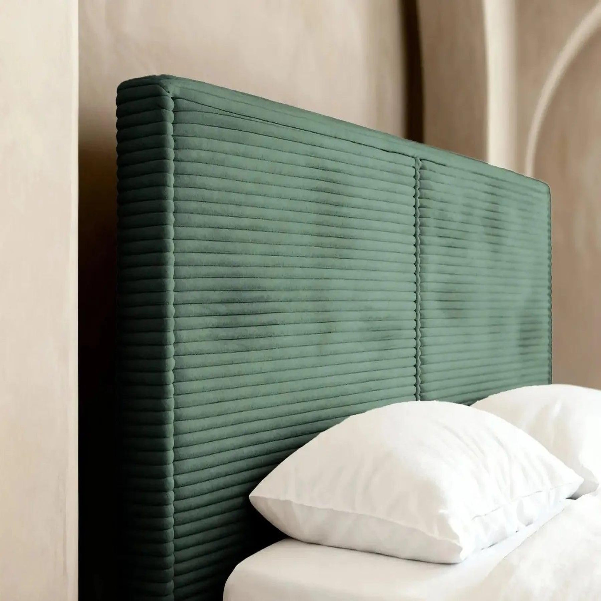 Voir la diapositive 4 : CASANOVA PARIS Eloise - lit coffre velours côtelé