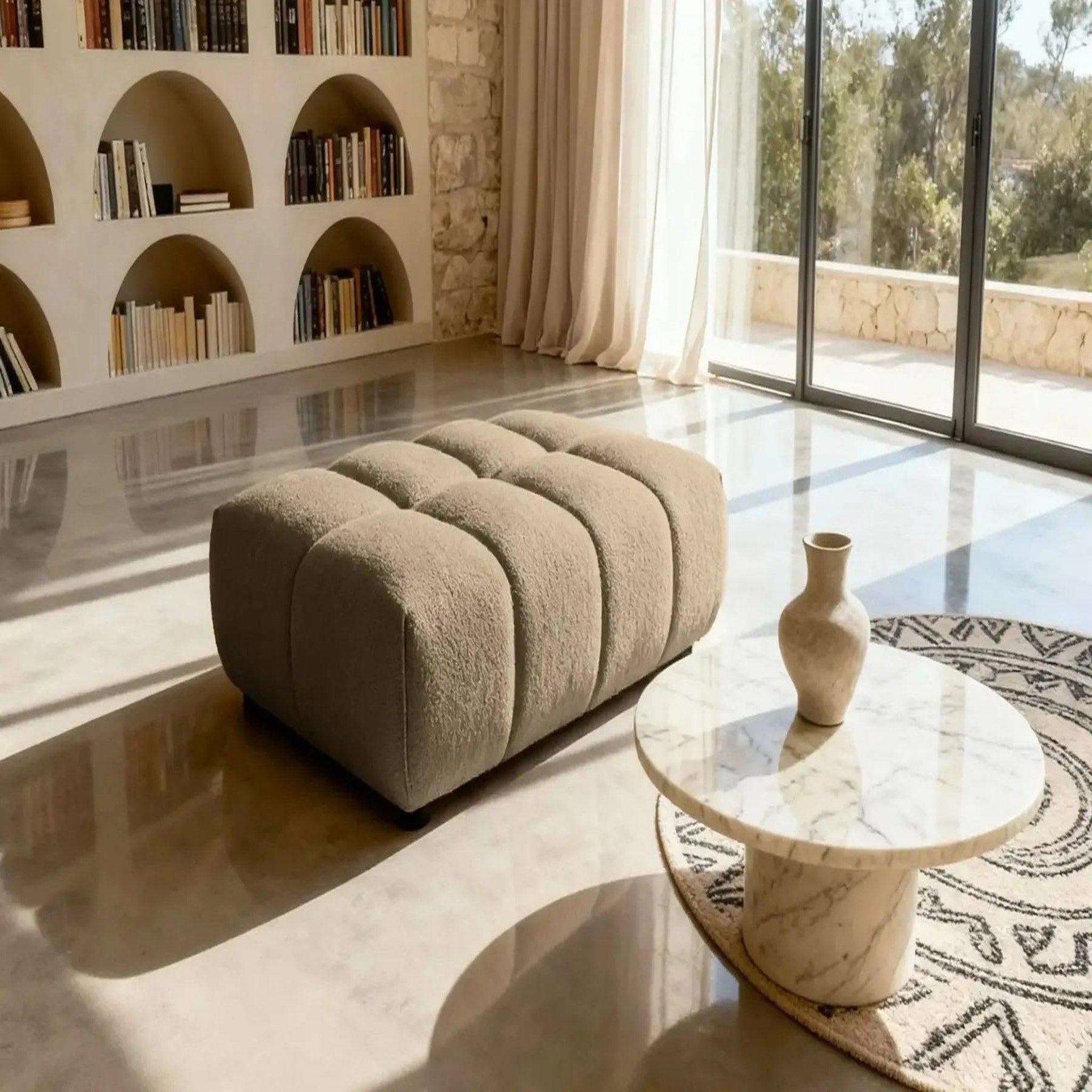 Voir la diapositive 6 : CASANOVA PARIS Alexia - pouf tissu bouclette