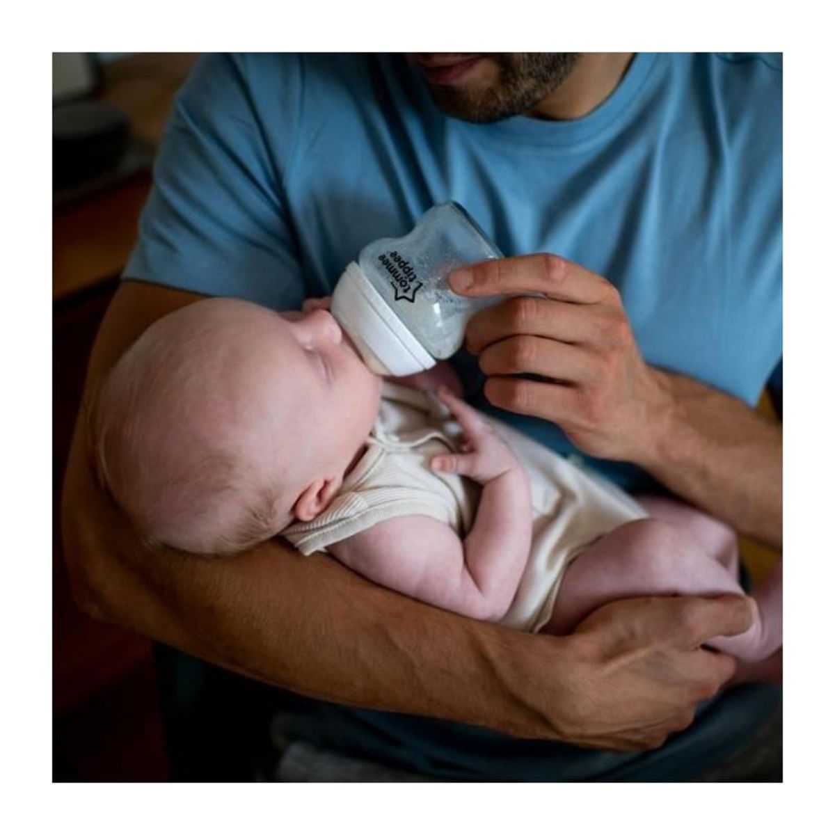 TOMMEE TIPPEE Tommee Tippee - Biberons Coffret Naissance Closer to Nature - Tetine Anti-Colique - Violet Bleu