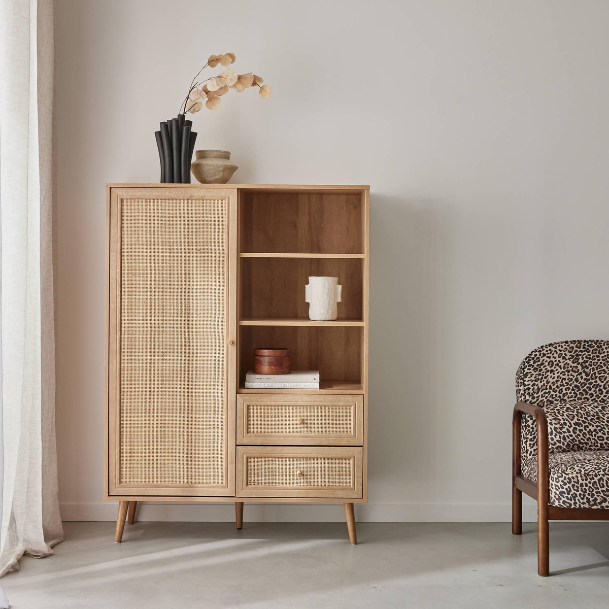 SWEEEK Buffet de rangement cannage et décor bois. buffet haut. vaisselier. 1 porte. 2 tiroirs. 6 étagères