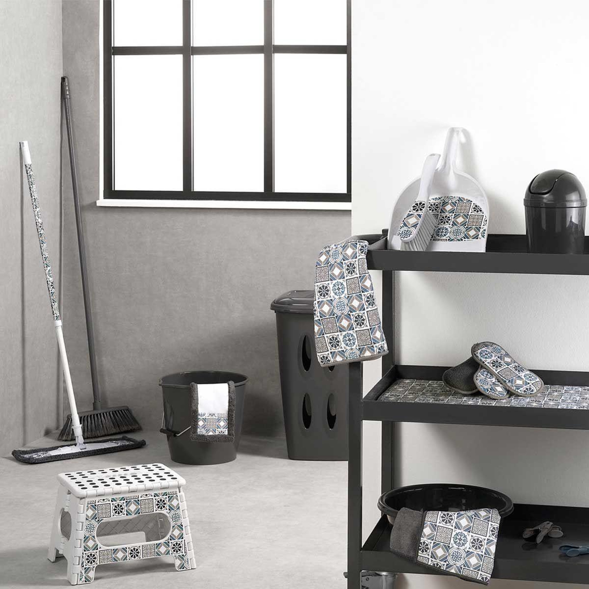 Voir la diapositive 2 : HOMEA Lot de 3 chiffons  carreaux de ciment  30x30cm gris