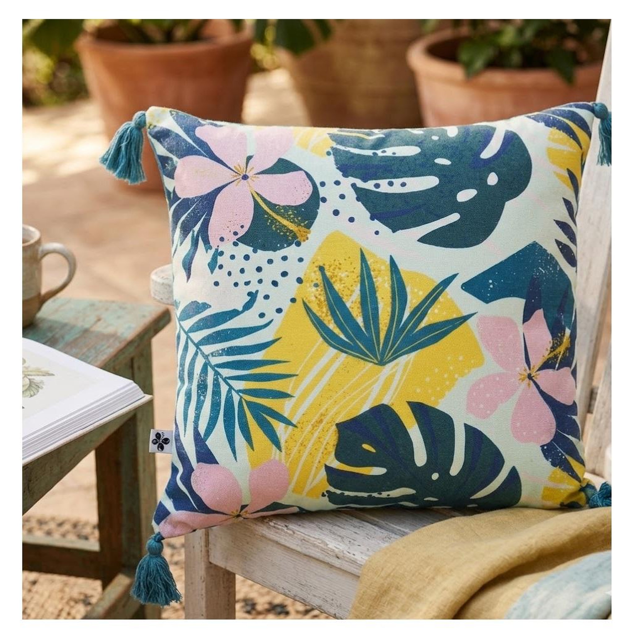 Voir la diapositive 3 : Eden Coussin avec pompons jasmin design et moderne