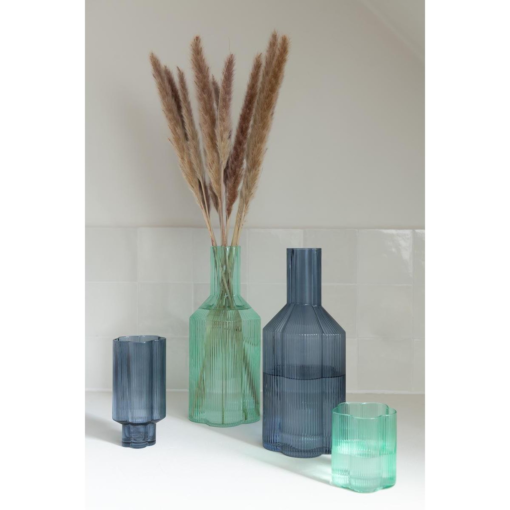 Voir la diapositive 5 : J-LINE Carafe design  fiore  1,35l azur