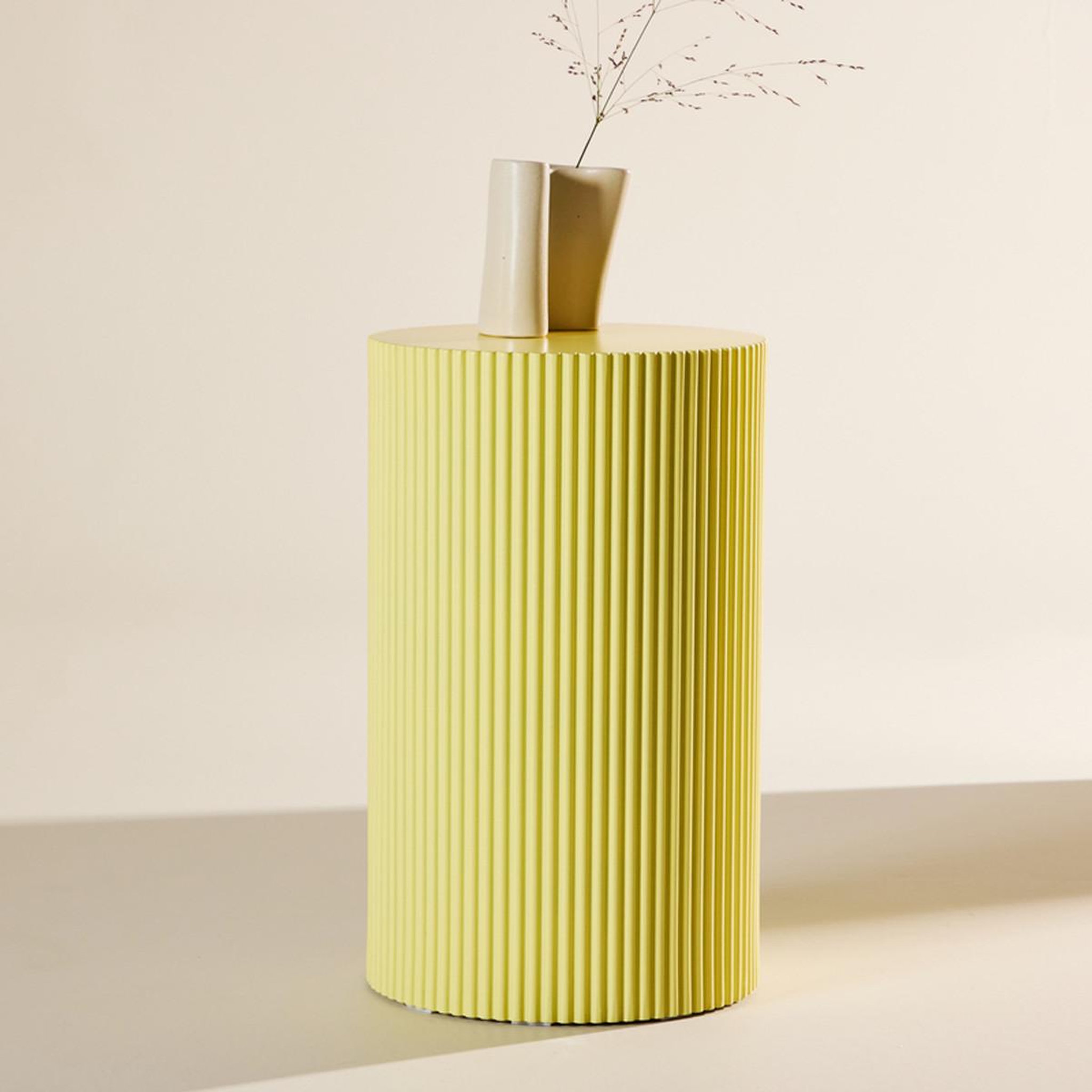 Voir la diapositive 2 : Paris Prix Table d'appoint nervurée  lenox  50cm jaune