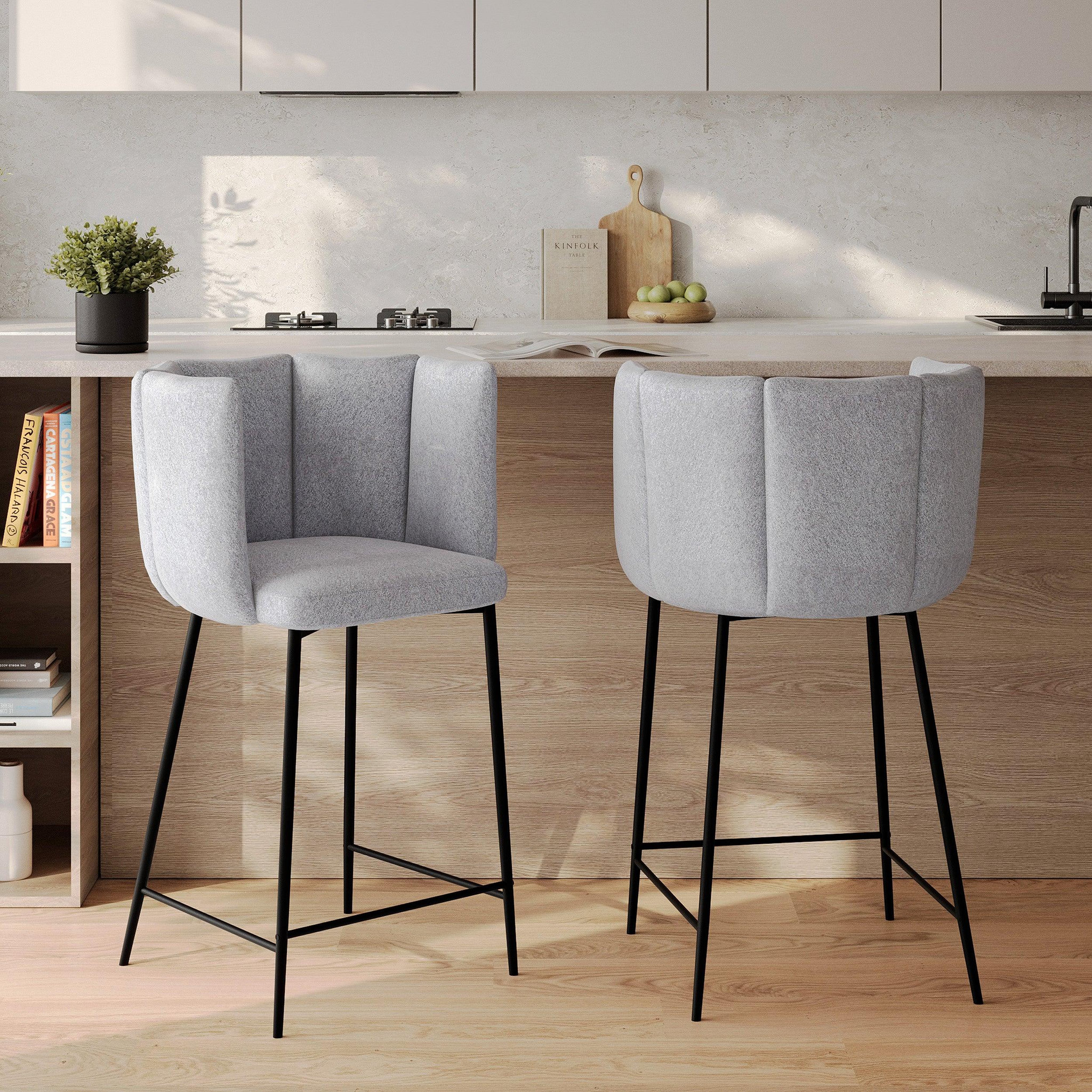 Voir la diapositive 2 : MAISON PAVANE Lot de 2 chaises pour îlot central 67 cm en tissu gris clair-rosy