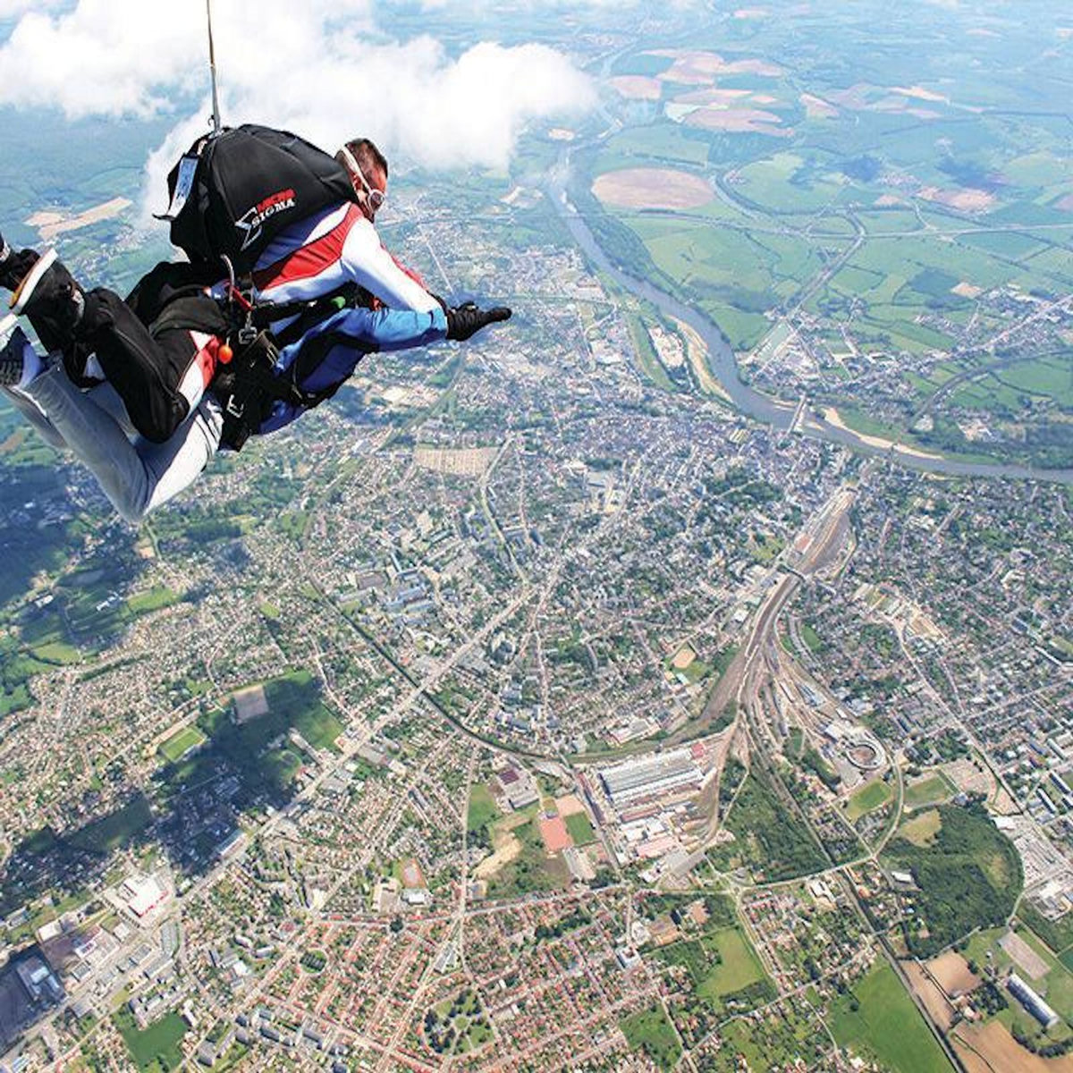 Smartbox Saut en parachute à 4000 mètres au sud de Paris - Coffret Cadeau Sport & Aventure