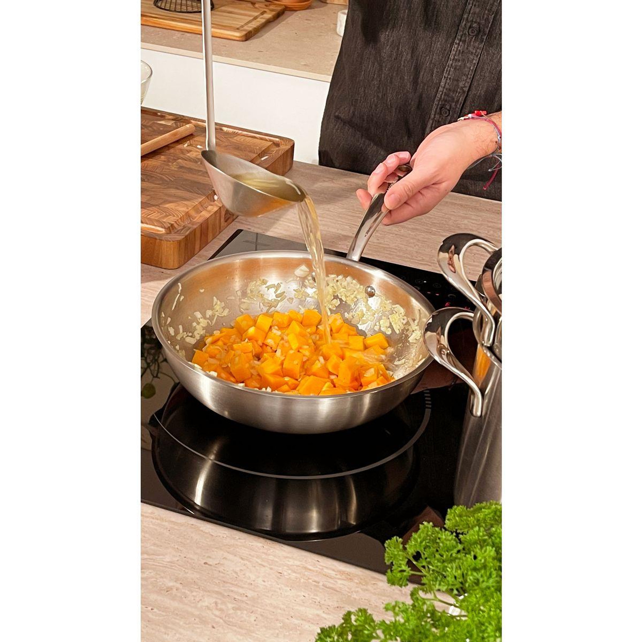 Voir la diapositive 2 : Lagostina Wok Saltapasta Amore Mio 26 cm + Cuillère