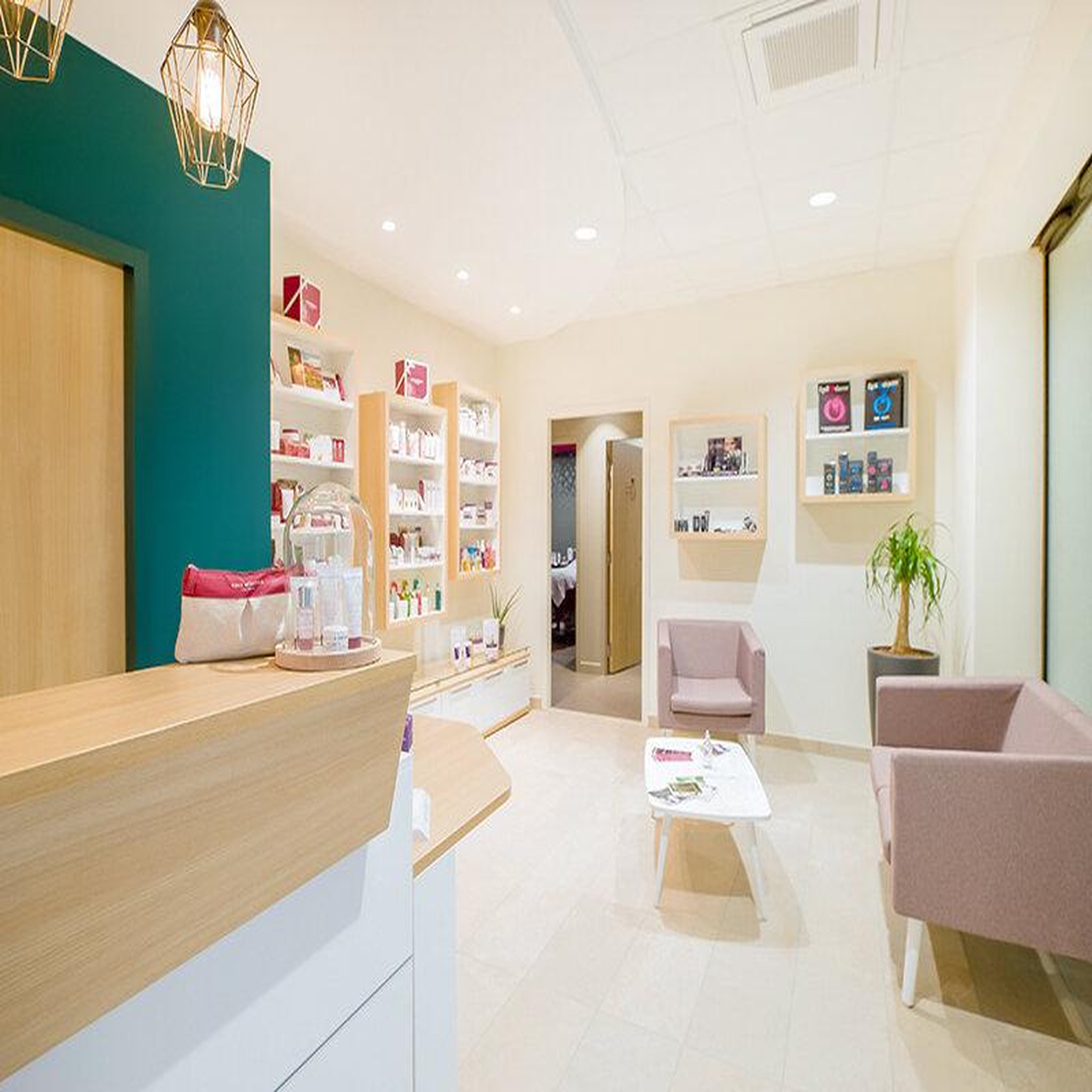 Voir la diapositive 4 : Smartbox Pause bien-être : 2h30 de soins et 1h de spa privatisé près de nantes - coffret cadeau bien-être